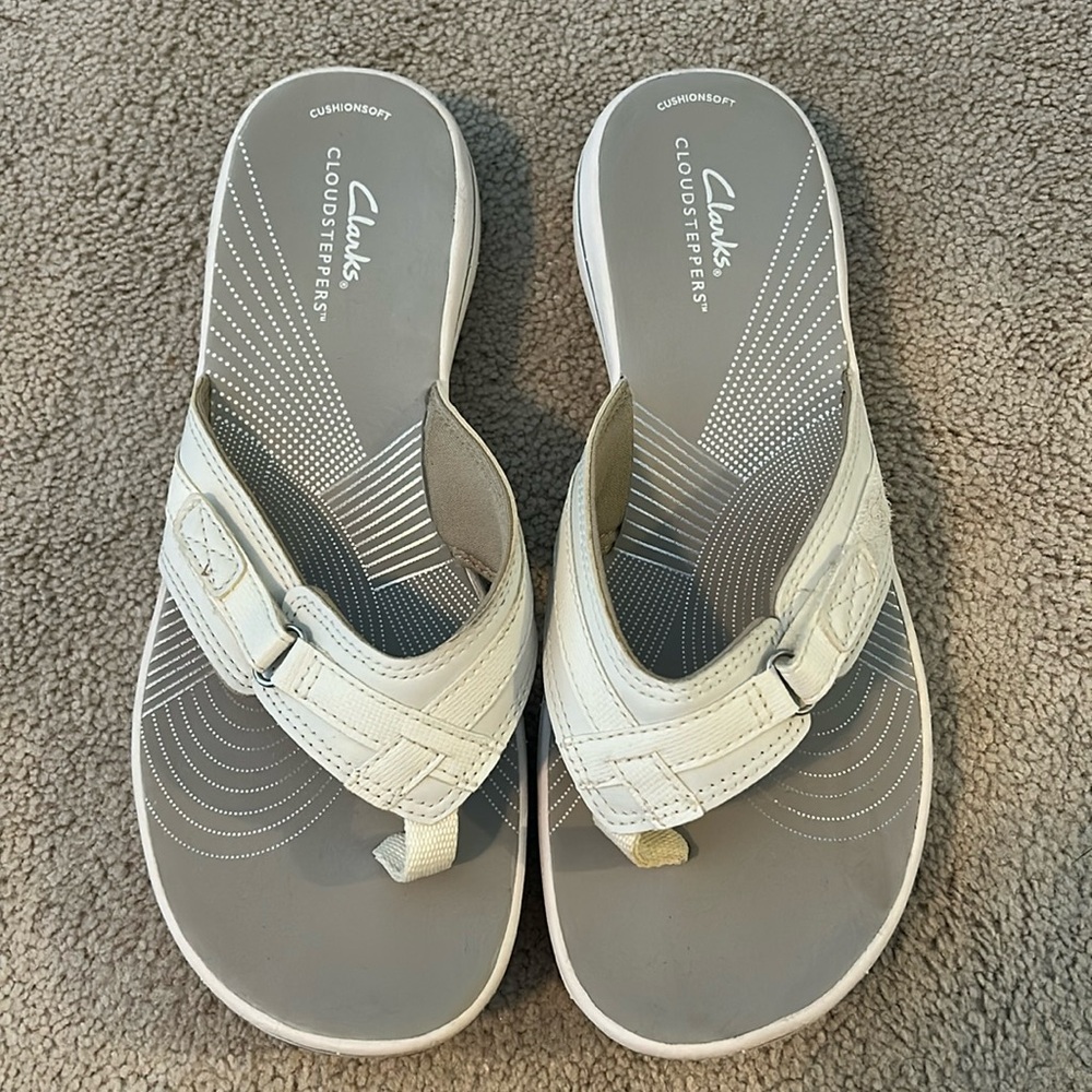 Clarks cloudsteppers flip flops